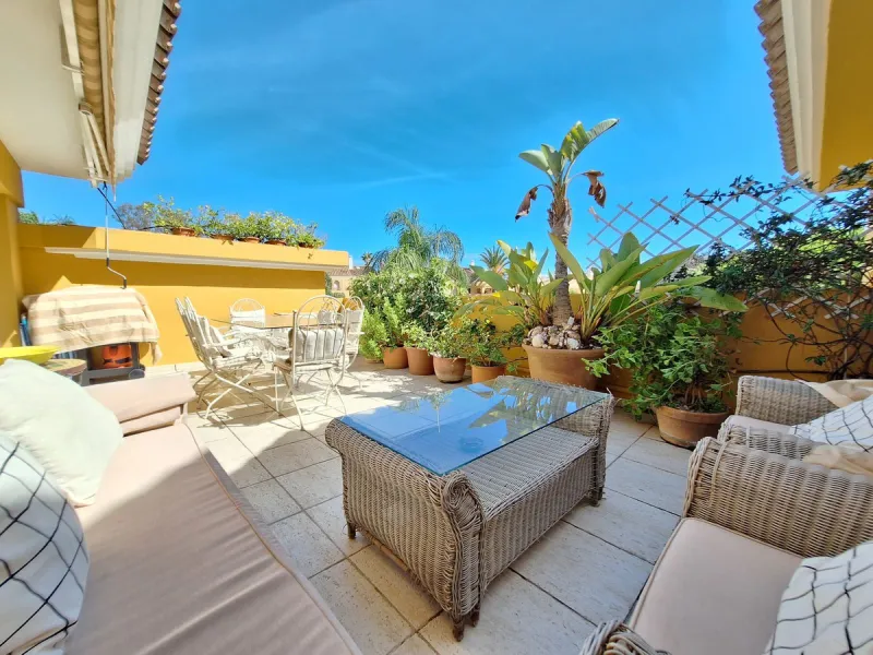 Apartment - Penthouse Duplex в продаже в Marbella, Málaga. В доме 2 спален и 2 ванных комнат. Площадь дома 107 м²
