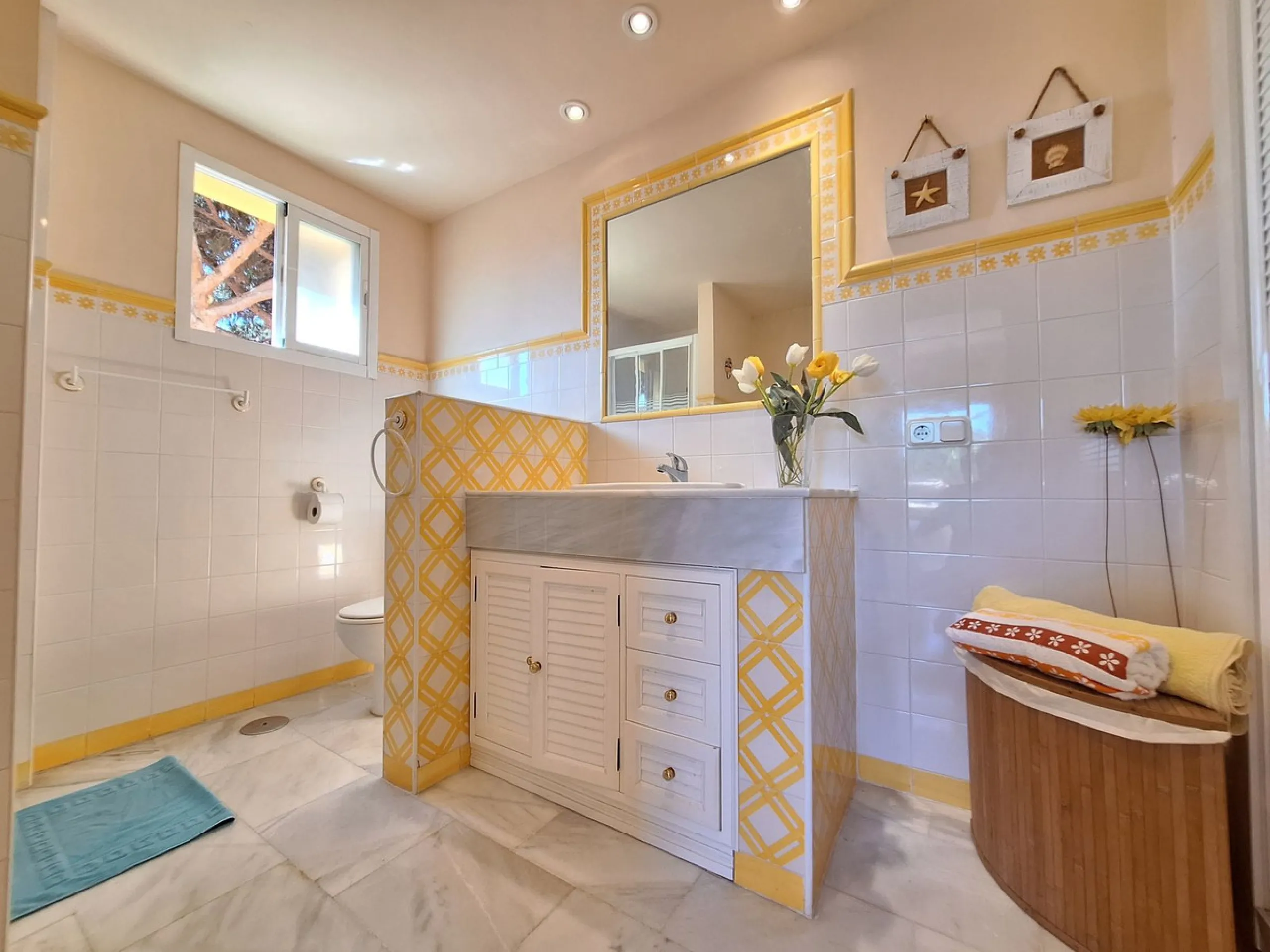Apartment - Penthouse Duplex в продаже в Marbella, Málaga. В доме 2 спален и 2 ванных комнат. Площадь дома 107 м²