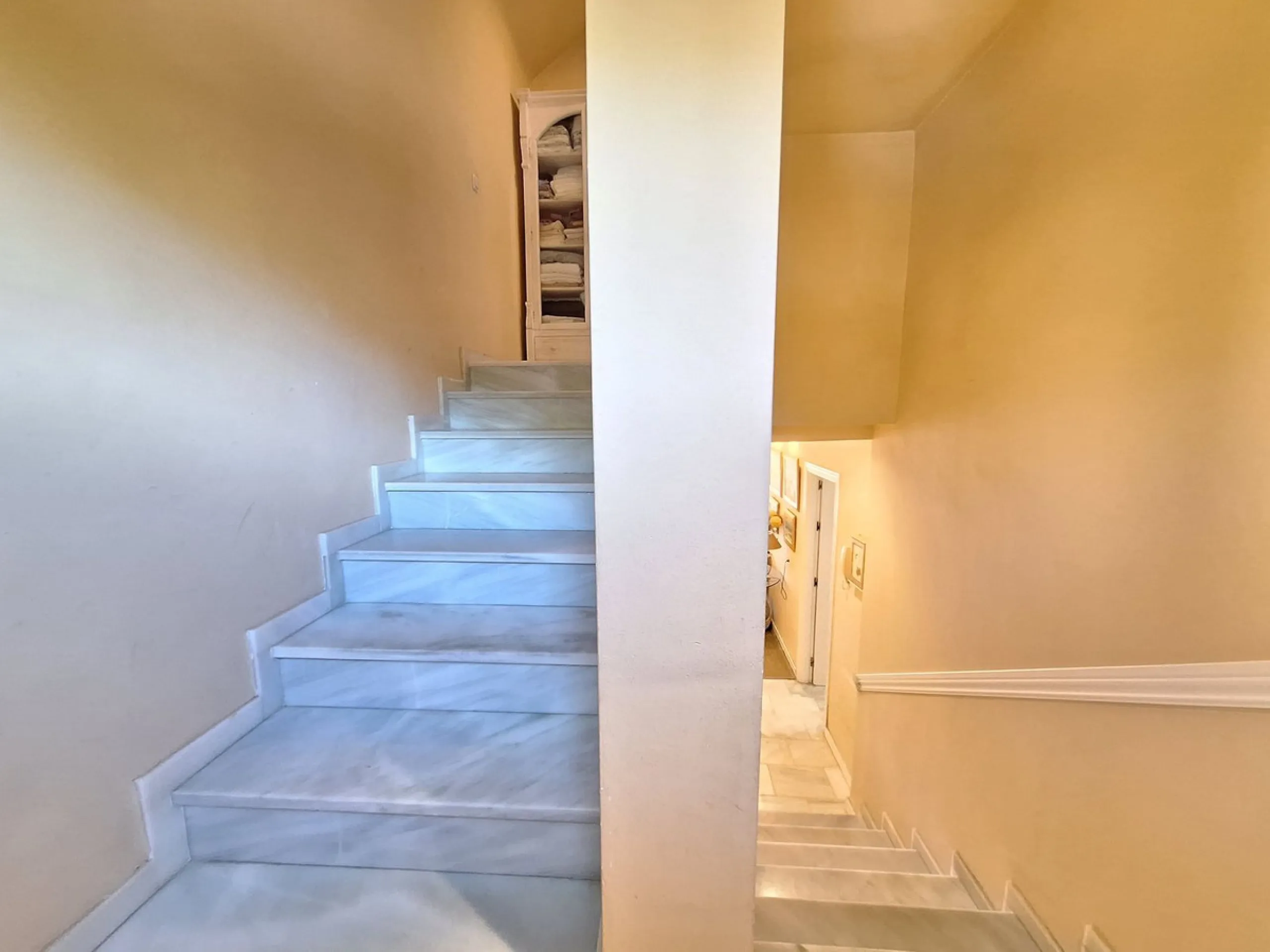 Apartment - Penthouse Duplex в продаже в Marbella, Málaga. В доме 2 спален и 2 ванных комнат. Площадь дома 107 м²