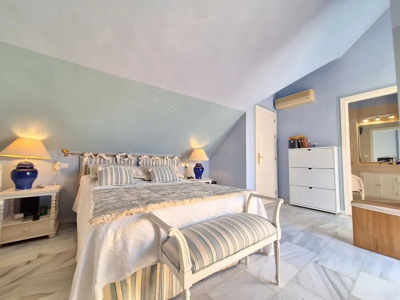 Apartment - Penthouse Duplex в продаже в Marbella, Málaga. В доме 2 спален и 2 ванных комнат. Площадь дома 107 м²