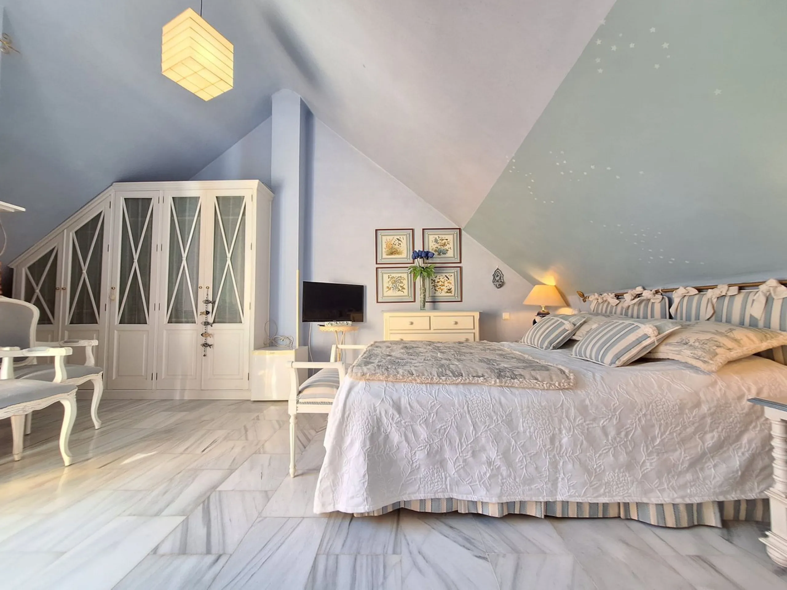Apartment - Penthouse Duplex в продаже в Marbella, Málaga. В доме 2 спален и 2 ванных комнат. Площадь дома 107 м²
