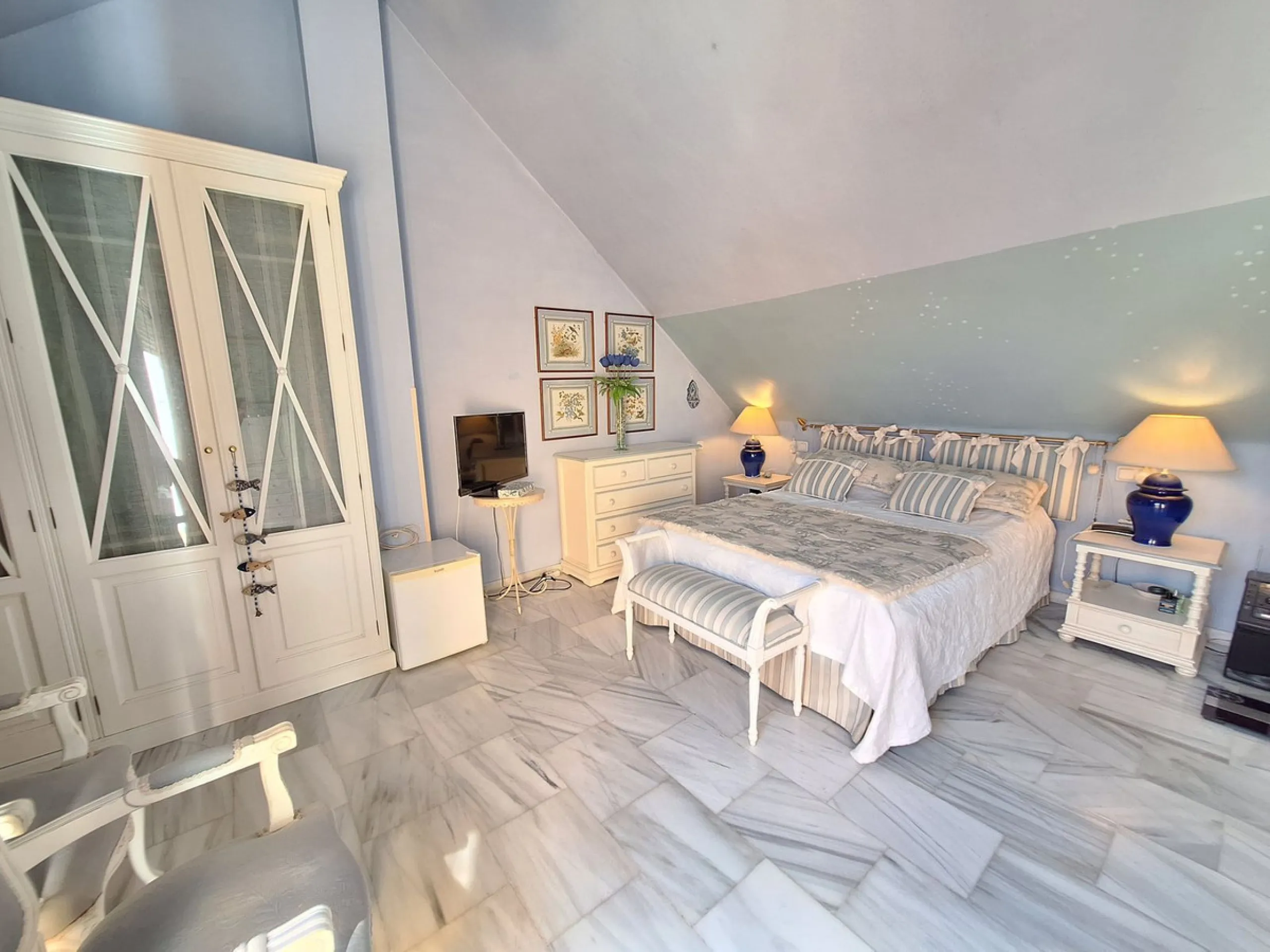 Apartment - Penthouse Duplex в продаже в Marbella, Málaga. В доме 2 спален и 2 ванных комнат. Площадь дома 107 м²