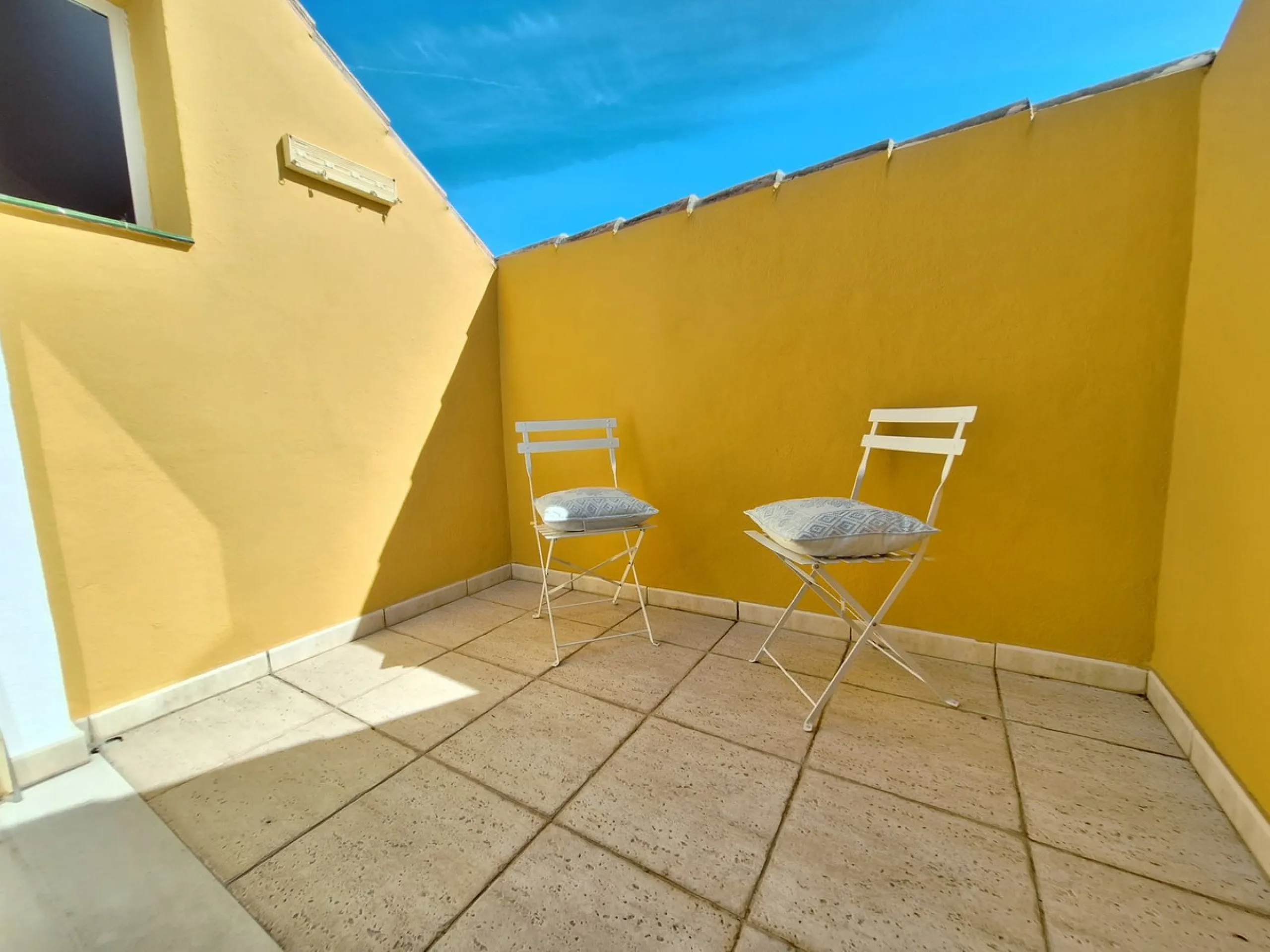 Apartment - Penthouse Duplex в продаже в Marbella, Málaga. В доме 2 спален и 2 ванных комнат. Площадь дома 107 м²