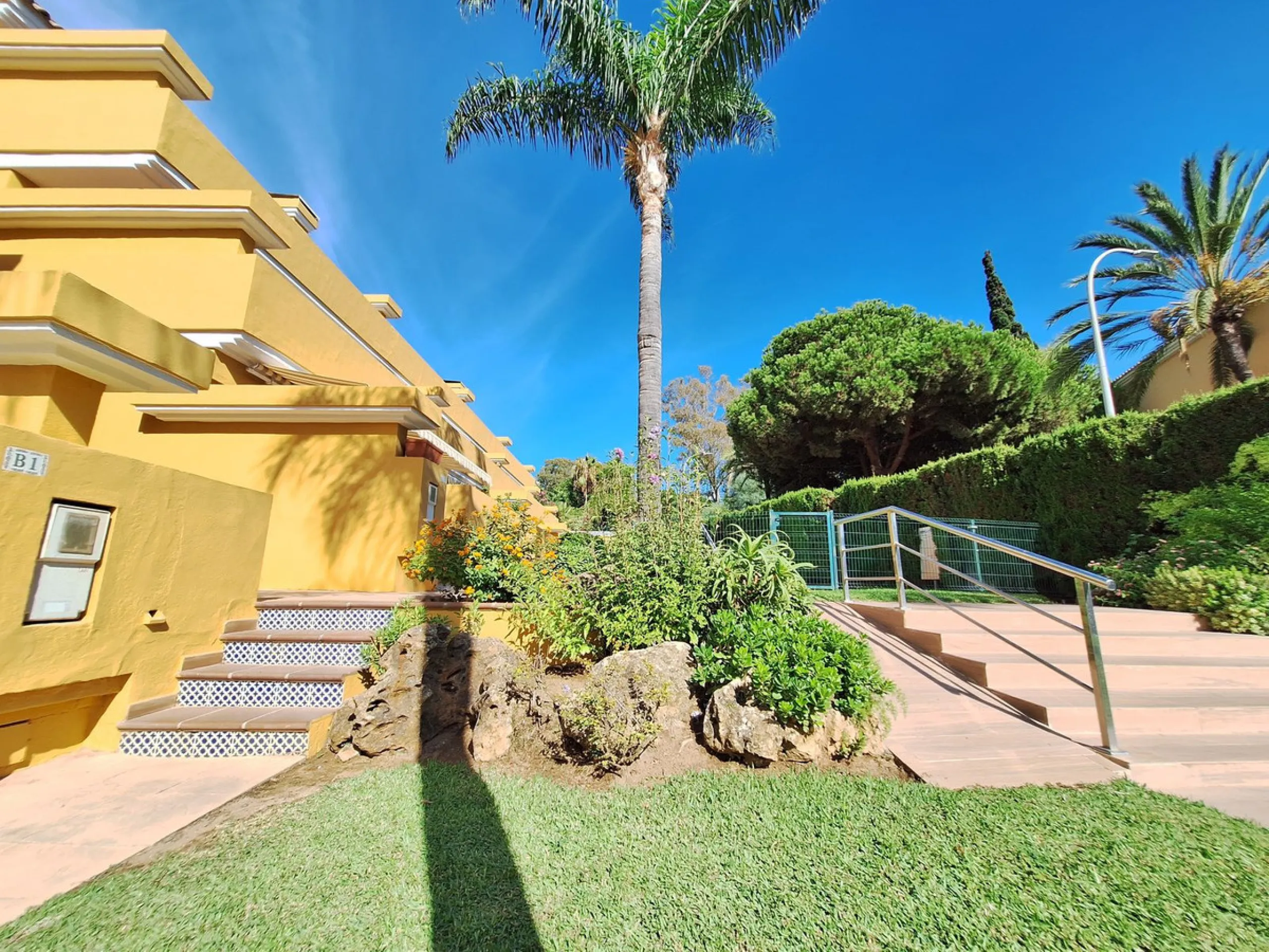Apartment - Penthouse Duplex в продаже в Marbella, Málaga. В доме 2 спален и 2 ванных комнат. Площадь дома 107 м²