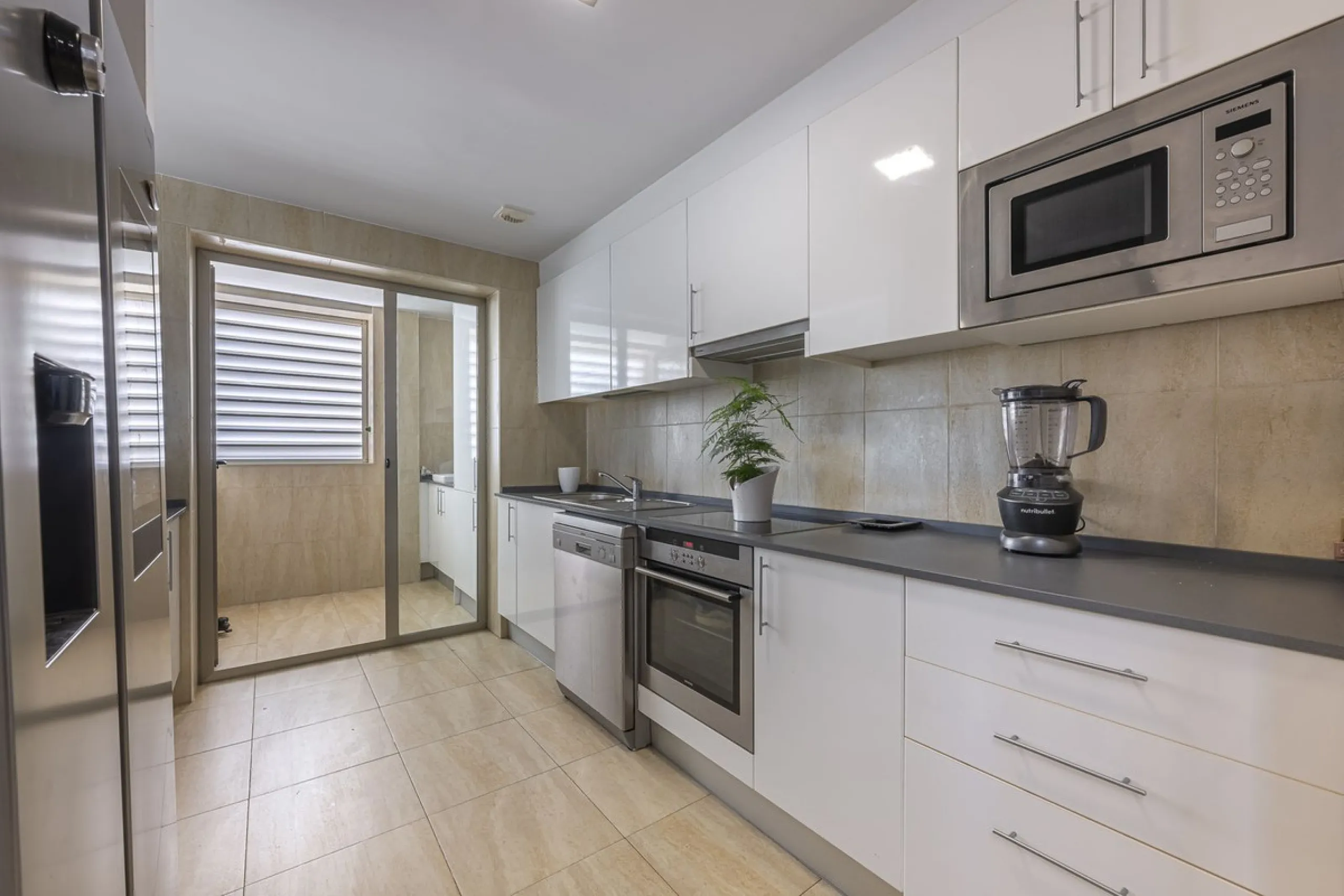 This exceptional triplex penthouse with 470 m² of floor space and 270 m² of usable space plus terraces, garages and storage rooms redefines the concept of living on the Costa del Sol. Located in a luxury development in La Cala de Mijas, just 5 minutes fro