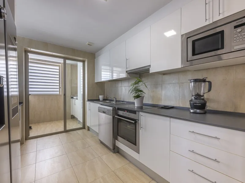 This exceptional triplex penthouse with 470 m² of floor space and 270 m² of usable space plus terraces, garages and storage rooms redefines the concept of living on the Costa del Sol. Located in a luxury development in La Cala de Mijas, just 5 minutes fro