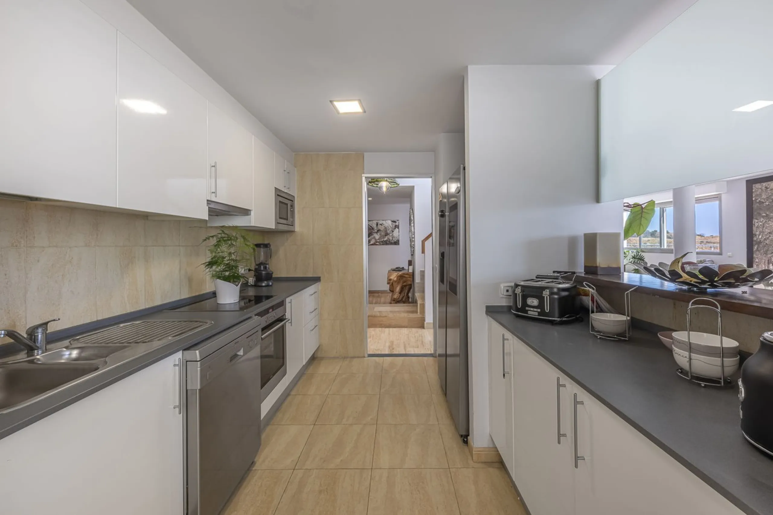 This exceptional triplex penthouse with 470 m² of floor space and 270 m² of usable space plus terraces, garages and storage rooms redefines the concept of living on the Costa del Sol. Located in a luxury development in La Cala de Mijas, just 5 minutes fro