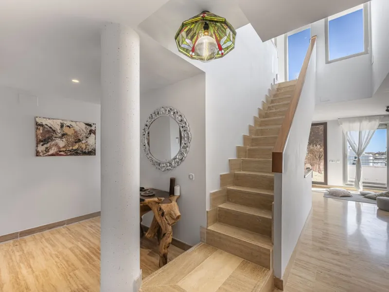 This exceptional triplex penthouse with 470 m² of floor space and 270 m² of usable space plus terraces, garages and storage rooms redefines the concept of living on the Costa del Sol. Located in a luxury development in La Cala de Mijas, just 5 minutes fro