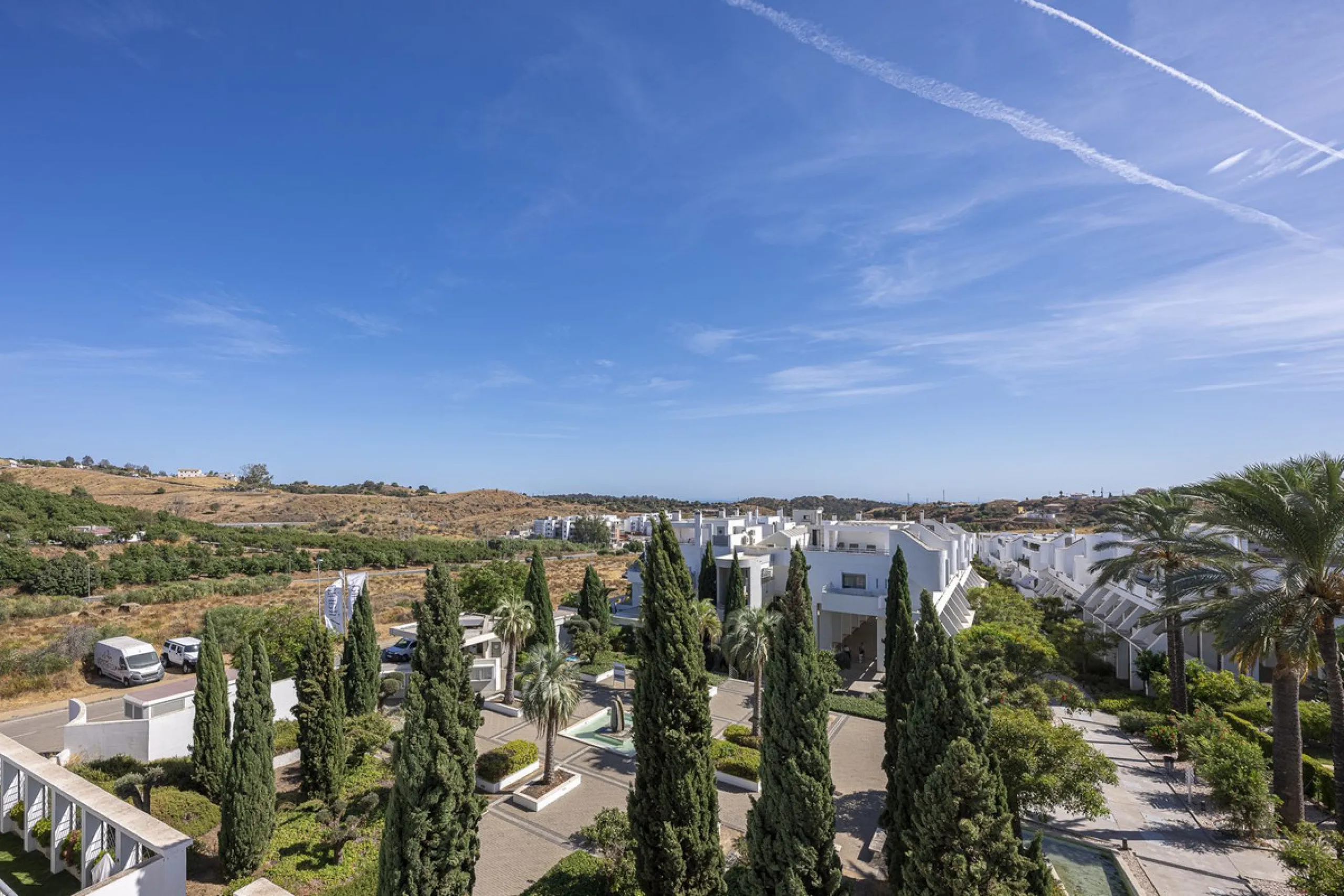 This exceptional triplex penthouse with 470 m² of floor space and 270 m² of usable space plus terraces, garages and storage rooms redefines the concept of living on the Costa del Sol. Located in a luxury development in La Cala de Mijas, just 5 minutes fro