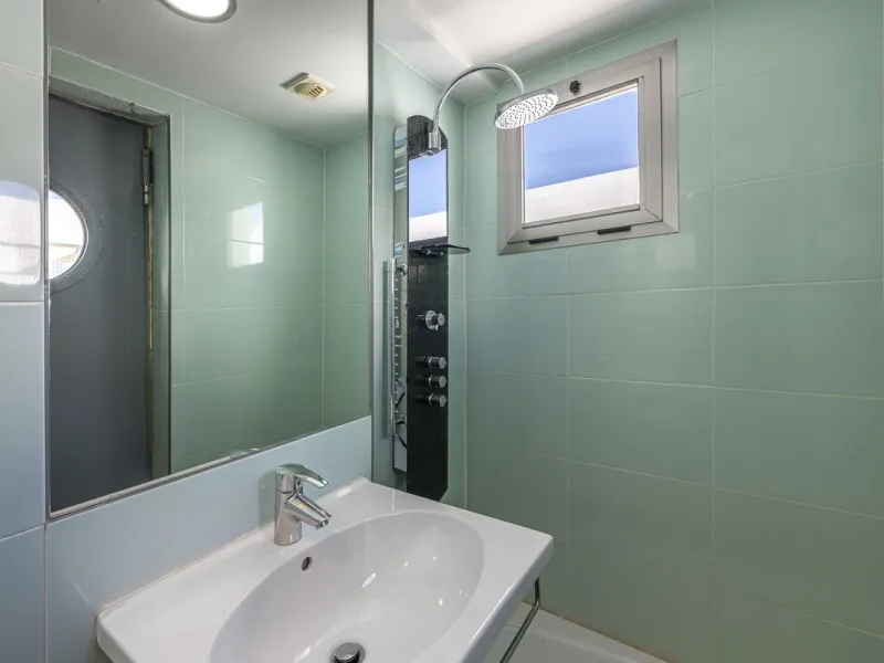 This exceptional triplex penthouse with 470 m² of floor space and 270 m² of usable space plus terraces, garages and storage rooms redefines the concept of living on the Costa del Sol. Located in a luxury development in La Cala de Mijas, just 5 minutes fro