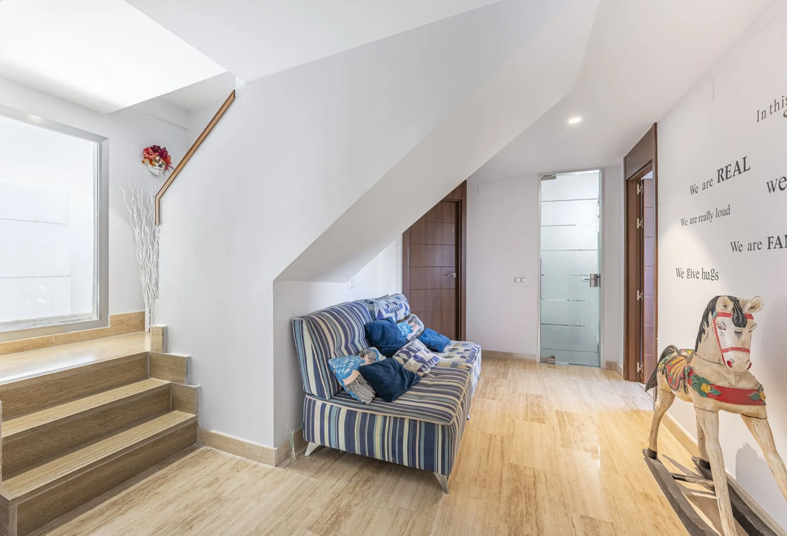 This exceptional triplex penthouse with 470 m² of floor space and 270 m² of usable space plus terraces, garages and storage rooms redefines the concept of living on the Costa del Sol. Located in a luxury development in La Cala de Mijas, just 5 minutes fro