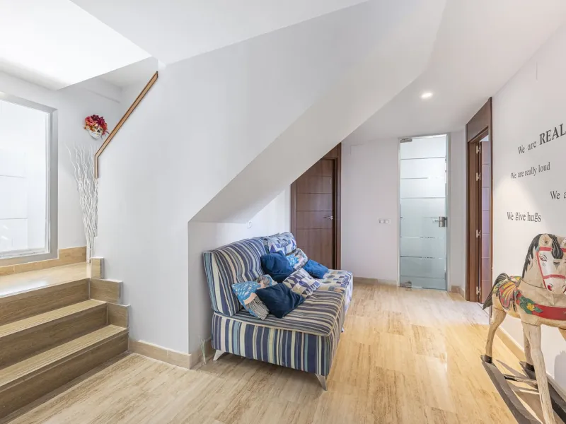 This exceptional triplex penthouse with 470 m² of floor space and 270 m² of usable space plus terraces, garages and storage rooms redefines the concept of living on the Costa del Sol. Located in a luxury development in La Cala de Mijas, just 5 minutes fro