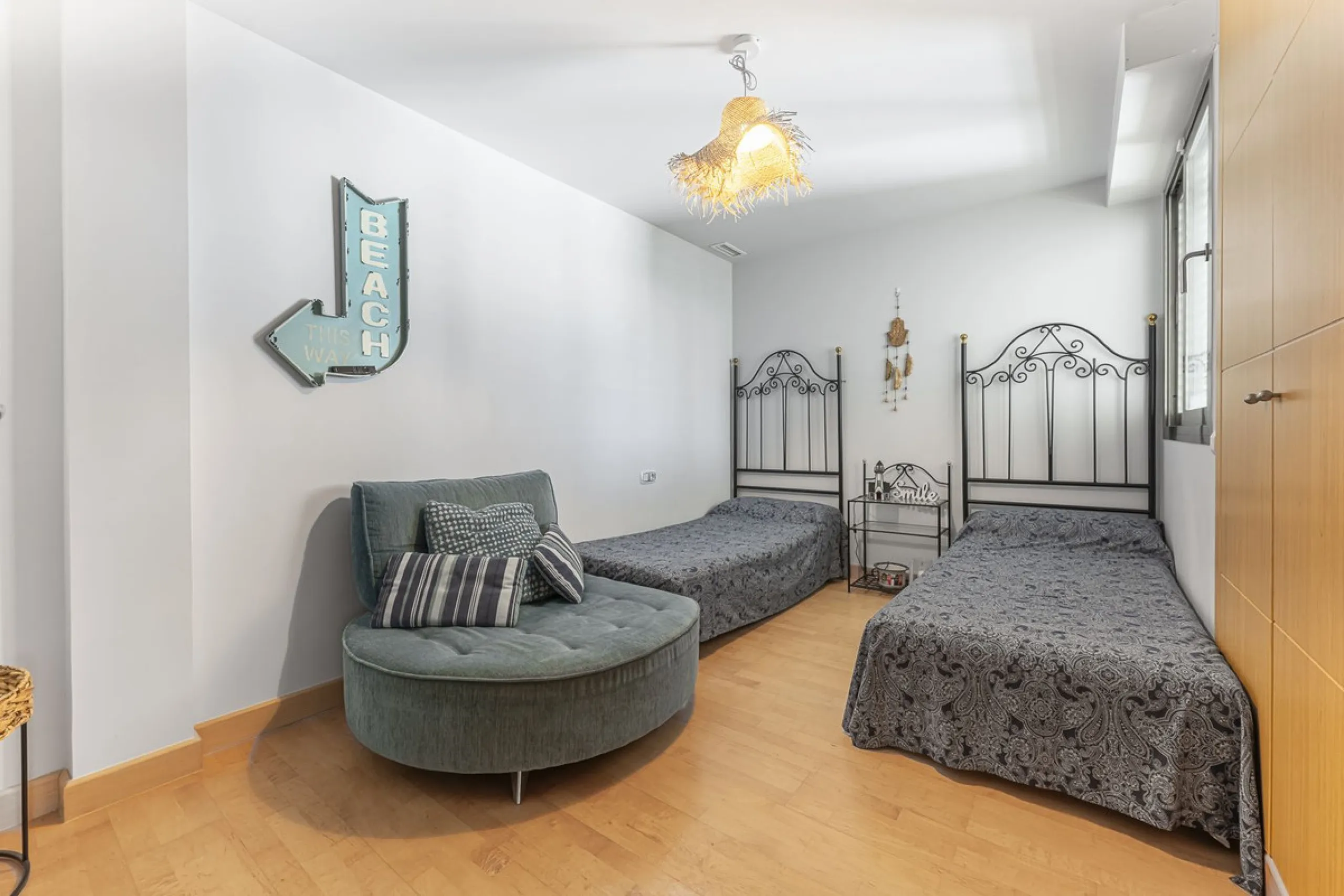This exceptional triplex penthouse with 470 m² of floor space and 270 m² of usable space plus terraces, garages and storage rooms redefines the concept of living on the Costa del Sol. Located in a luxury development in La Cala de Mijas, just 5 minutes fro