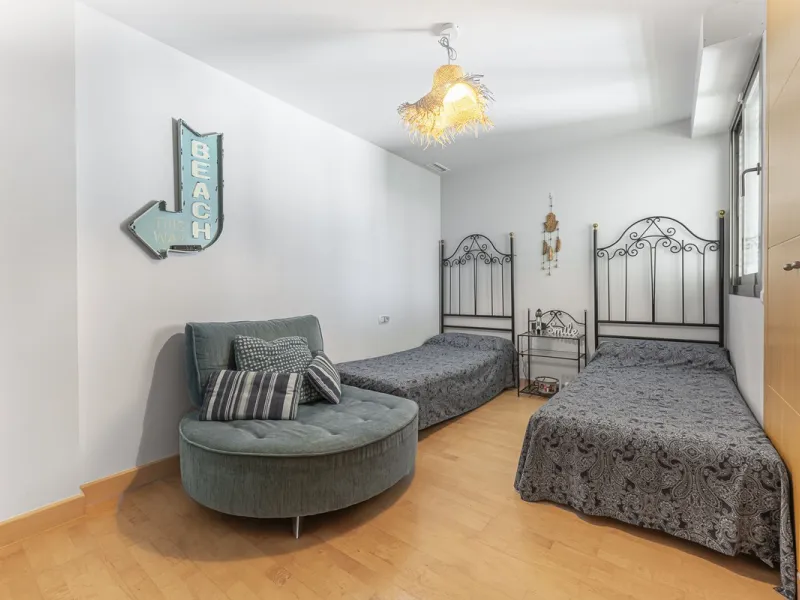 This exceptional triplex penthouse with 470 m² of floor space and 270 m² of usable space plus terraces, garages and storage rooms redefines the concept of living on the Costa del Sol. Located in a luxury development in La Cala de Mijas, just 5 minutes fro