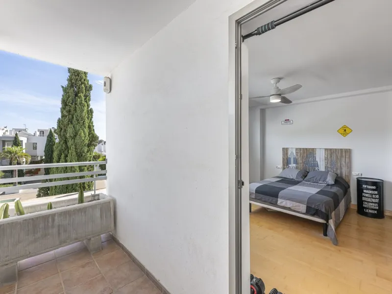 This exceptional triplex penthouse with 470 m² of floor space and 270 m² of usable space plus terraces, garages and storage rooms redefines the concept of living on the Costa del Sol. Located in a luxury development in La Cala de Mijas, just 5 minutes fro