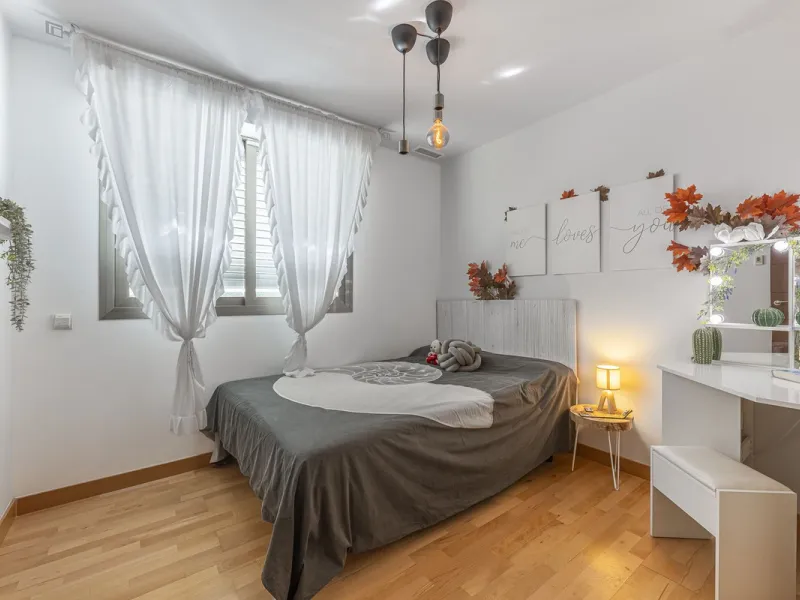 This exceptional triplex penthouse with 470 m² of floor space and 270 m² of usable space plus terraces, garages and storage rooms redefines the concept of living on the Costa del Sol. Located in a luxury development in La Cala de Mijas, just 5 minutes fro