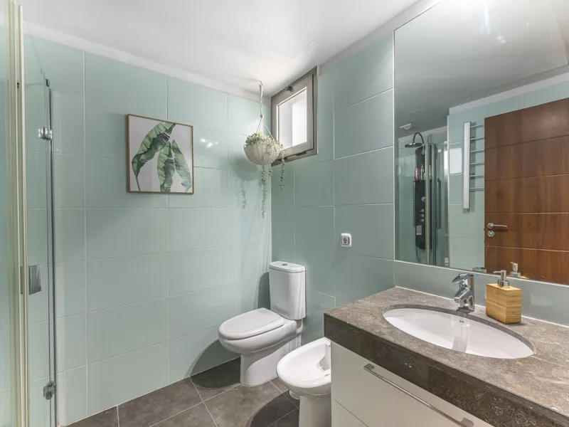 This exceptional triplex penthouse with 470 m² of floor space and 270 m² of usable space plus terraces, garages and storage rooms redefines the concept of living on the Costa del Sol. Located in a luxury development in La Cala de Mijas, just 5 minutes fro