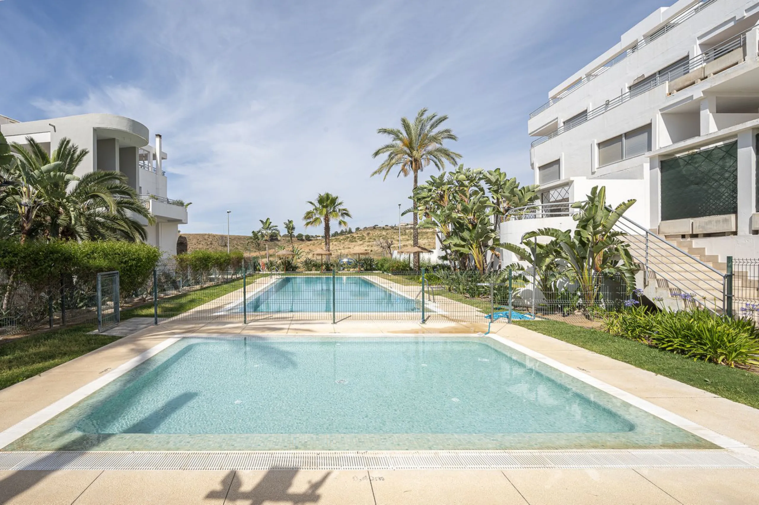 This exceptional triplex penthouse with 470 m² of floor space and 270 m² of usable space plus terraces, garages and storage rooms redefines the concept of living on the Costa del Sol. Located in a luxury development in La Cala de Mijas, just 5 minutes fro