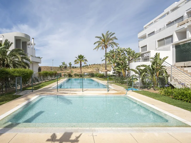 This exceptional triplex penthouse with 470 m² of floor space and 270 m² of usable space plus terraces, garages and storage rooms redefines the concept of living on the Costa del Sol. Located in a luxury development in La Cala de Mijas, just 5 minutes fro