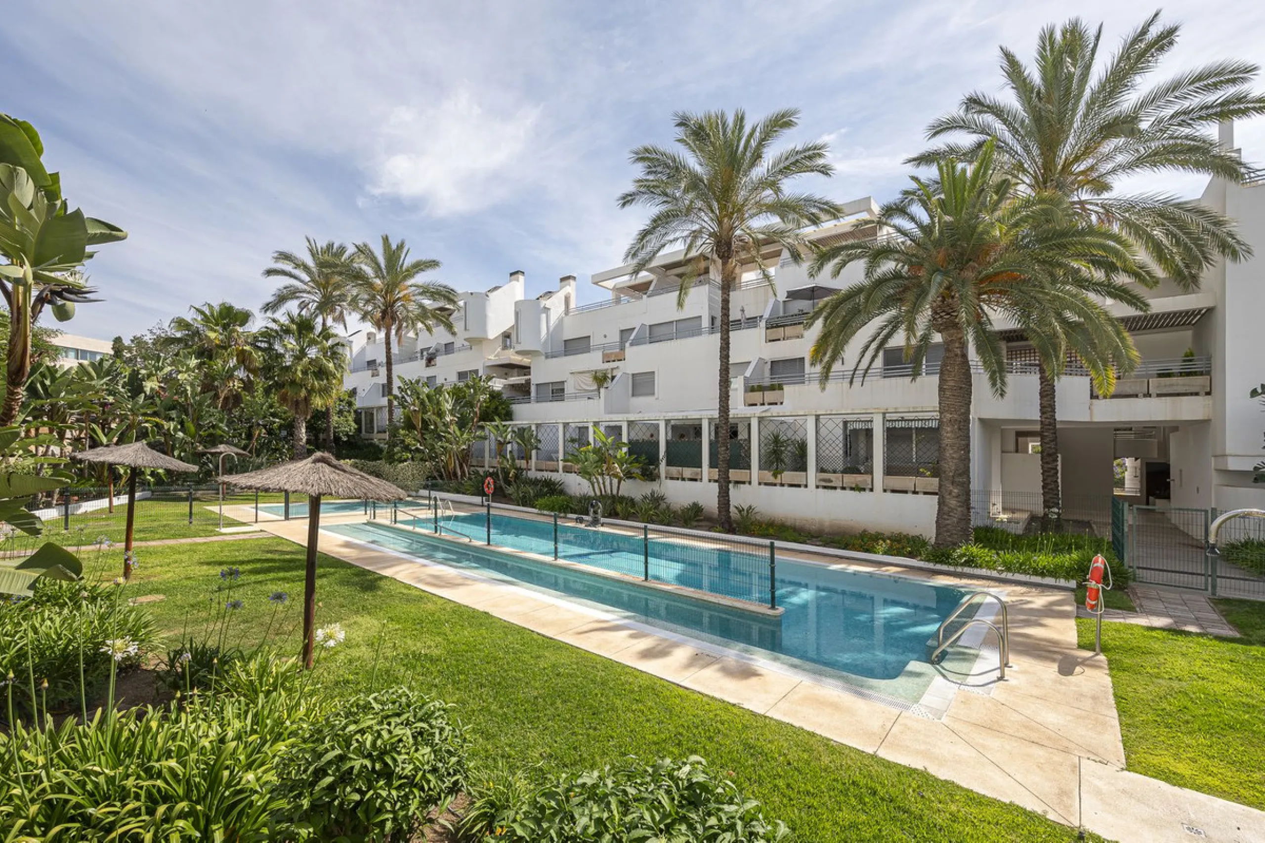 This exceptional triplex penthouse with 470 m² of floor space and 270 m² of usable space plus terraces, garages and storage rooms redefines the concept of living on the Costa del Sol. Located in a luxury development in La Cala de Mijas, just 5 minutes fro