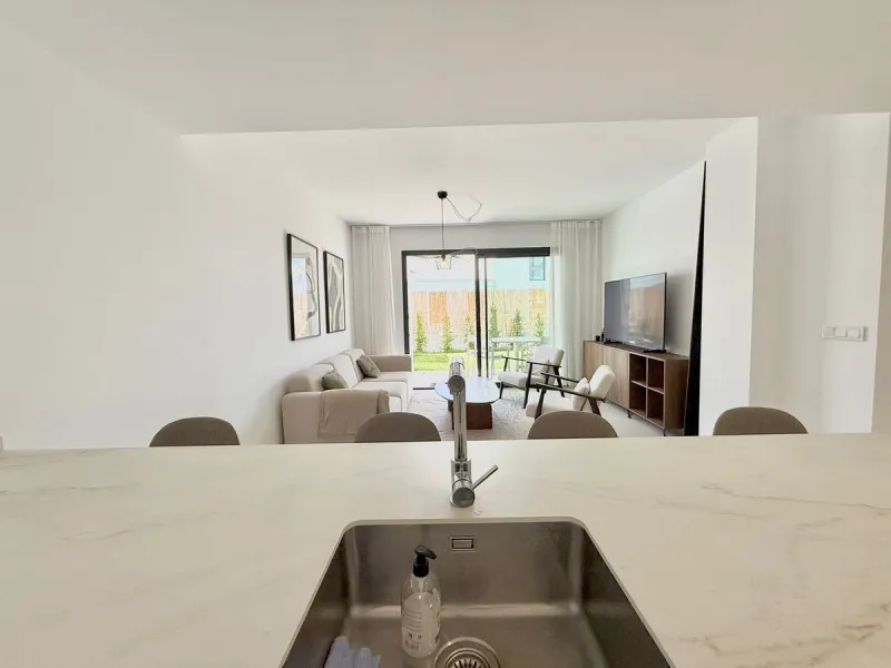 Exclusive Ground-Floor Apartment with Private Garden in Las Lomas del Higuerón – Fuengirola