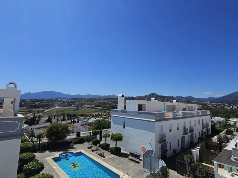Prime Townhouse in Urb. Atalaya Golf with Rooftop Terrace & Sea Views – Exclusive Costa del Sol Living Surrounded by Golf Courses!