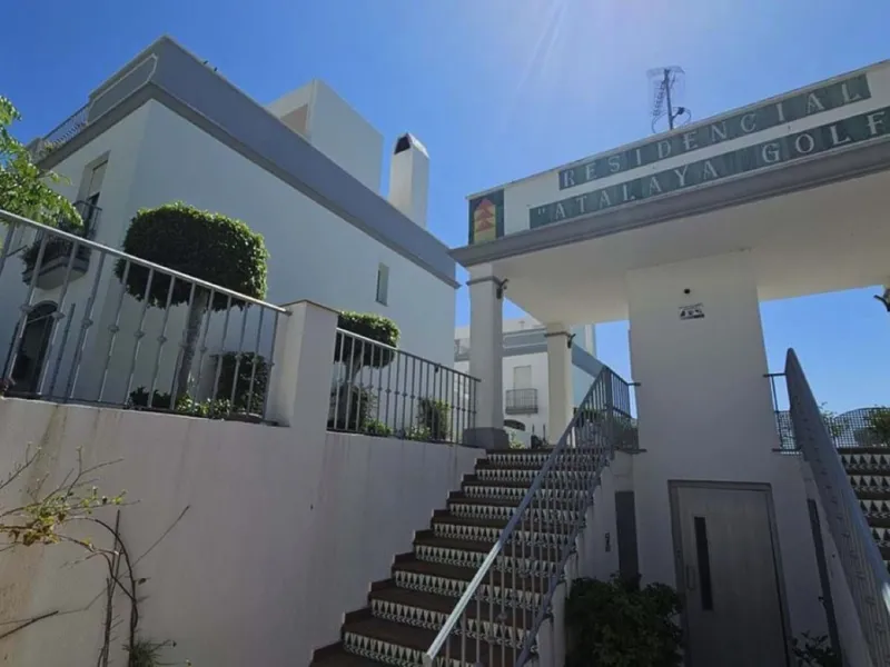 Prime Townhouse in Urb. Atalaya Golf with Rooftop Terrace & Sea Views – Exclusive Costa del Sol Living Surrounded by Golf Courses!