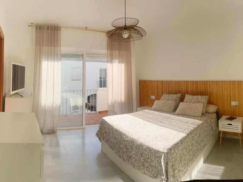 Prime Townhouse in Urb. Atalaya Golf with Rooftop Terrace & Sea Views – Exclusive Costa del Sol Living Surrounded by Golf Courses!