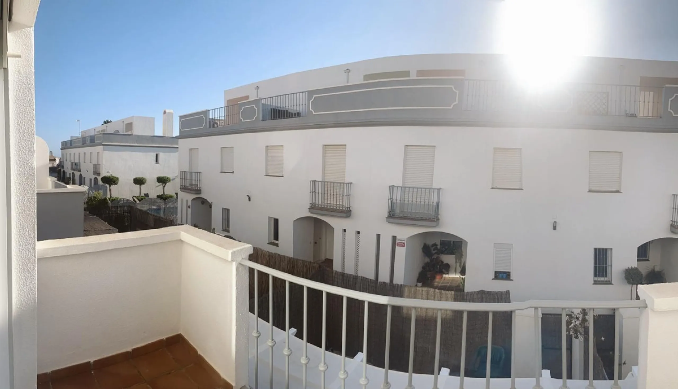 Prime Townhouse in Urb. Atalaya Golf with Rooftop Terrace & Sea Views – Exclusive Costa del Sol Living Surrounded by Golf Courses!