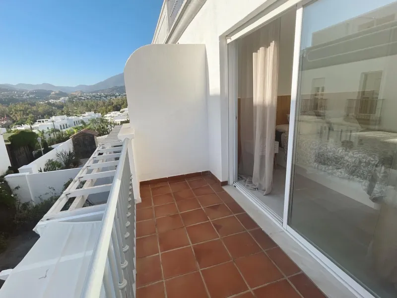 Prime Townhouse in Urb. Atalaya Golf with Rooftop Terrace & Sea Views – Exclusive Costa del Sol Living Surrounded by Golf Courses!