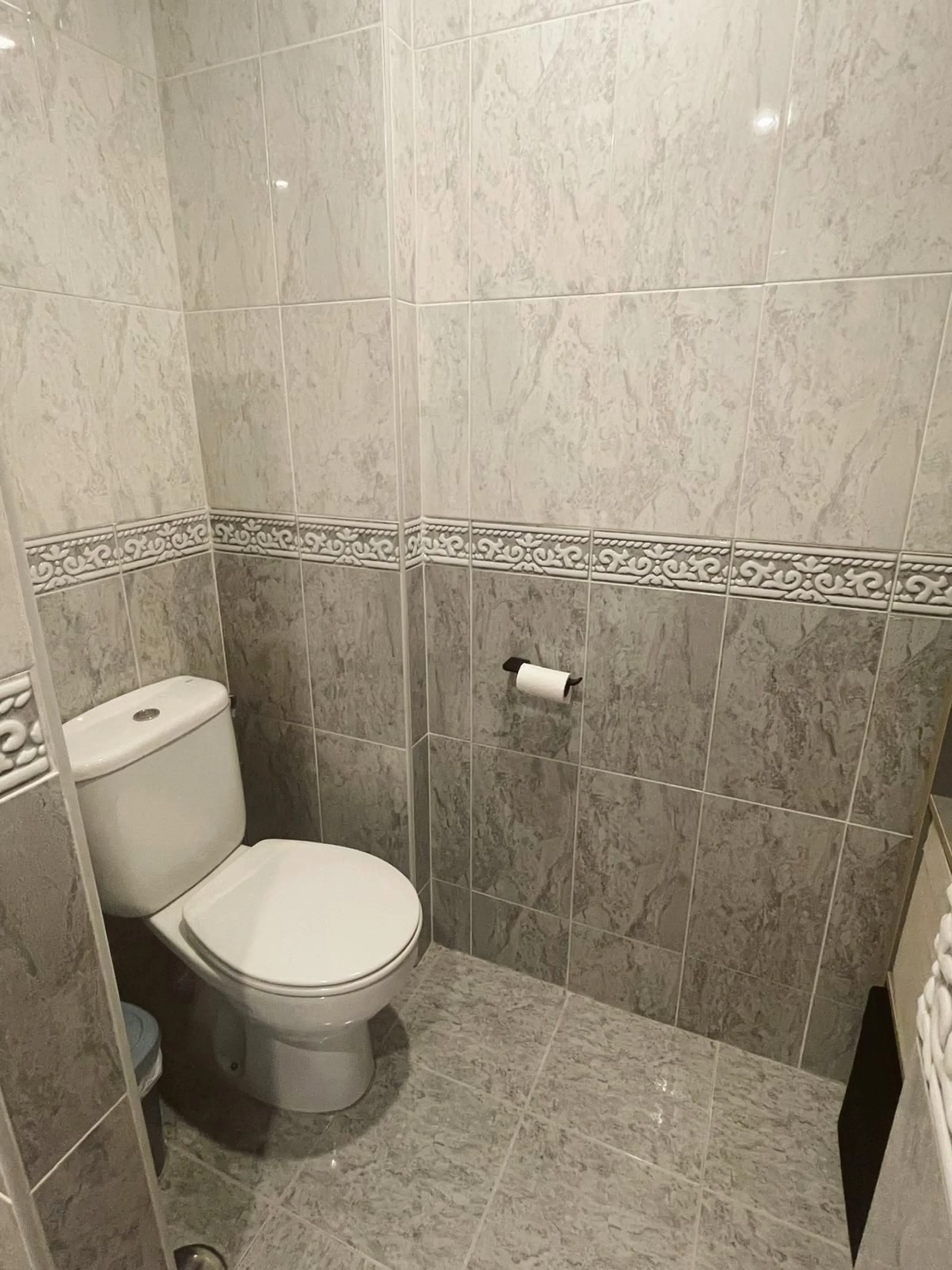 Prime Townhouse in Urb. Atalaya Golf with Rooftop Terrace & Sea Views – Exclusive Costa del Sol Living Surrounded by Golf Courses!