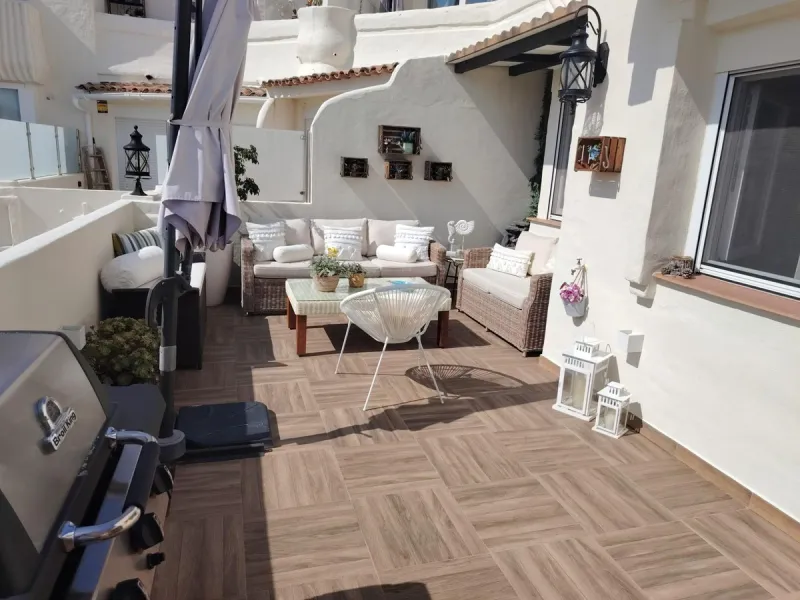 Discover this stunning apartment located in the exclusive Puerto Marina area of Benalmádena. With 160 m2 of living space (approximately 176 m2 built), this property stands out for its spaciousness and modern, functional design. It currently has two bedroo