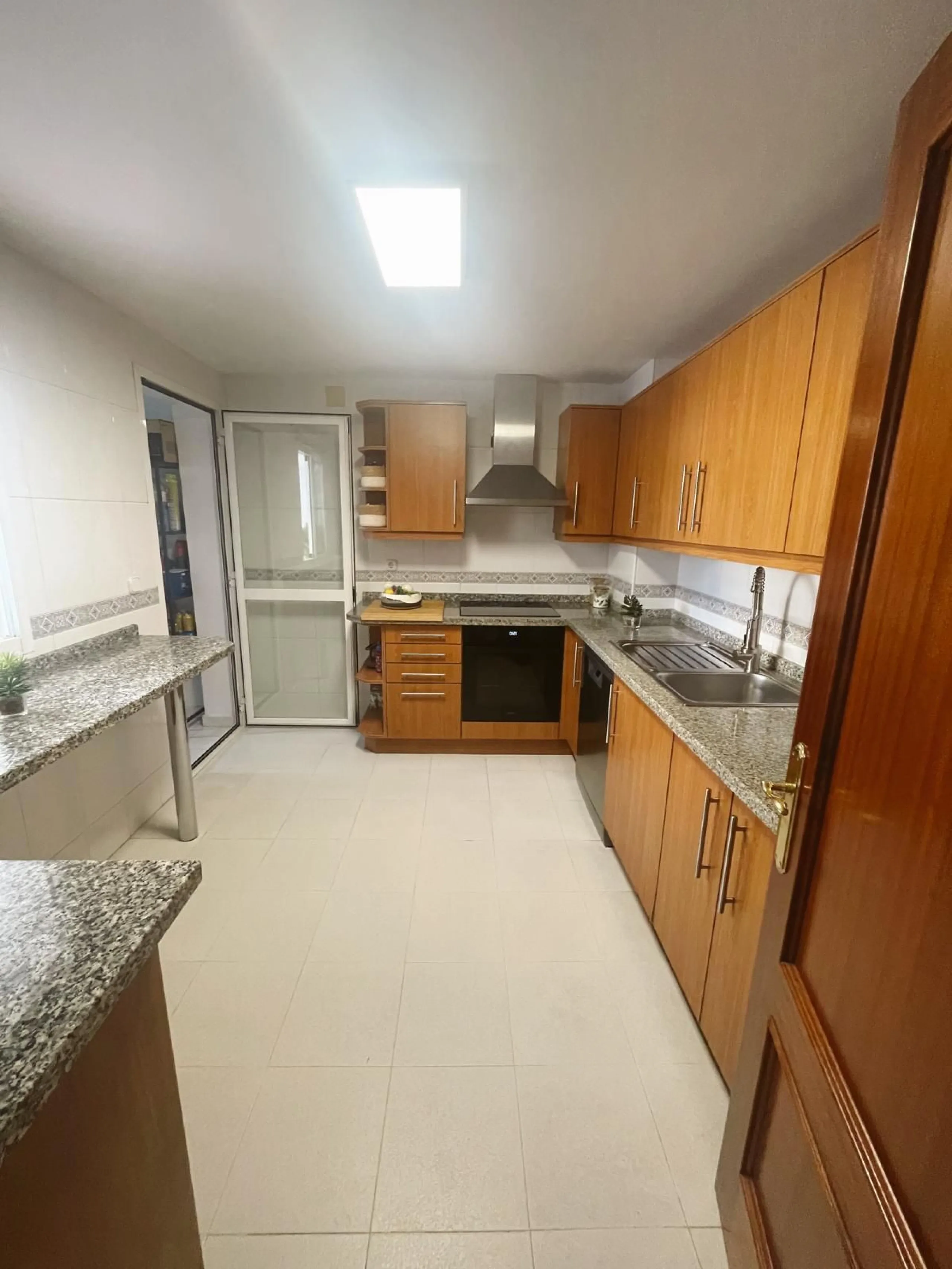 Prime Townhouse in Urb. Atalaya Golf with Rooftop Terrace & Sea Views – Exclusive Costa del Sol Living Surrounded by Golf Courses!