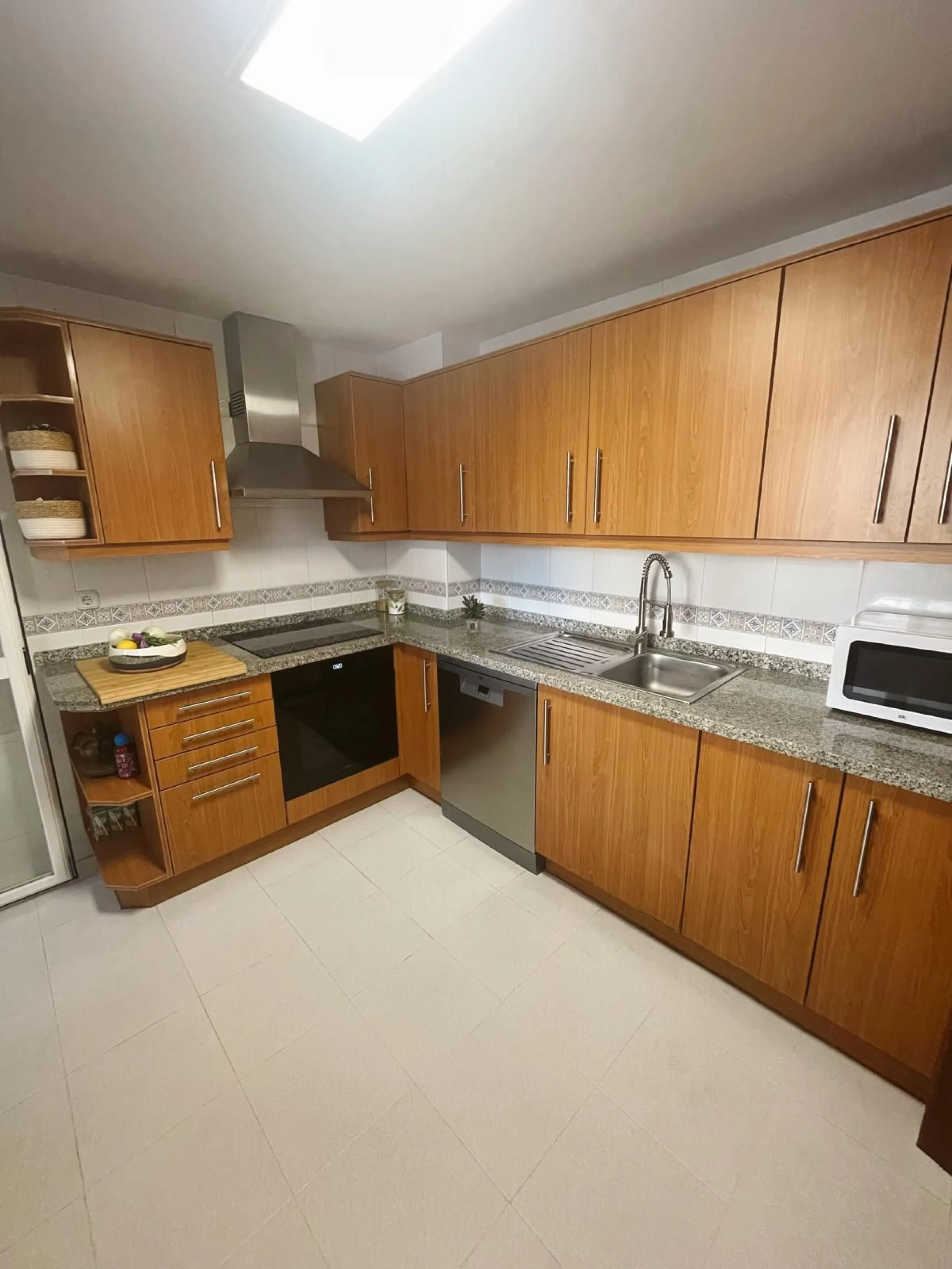 Prime Townhouse in Urb. Atalaya Golf with Rooftop Terrace & Sea Views – Exclusive Costa del Sol Living Surrounded by Golf Courses!