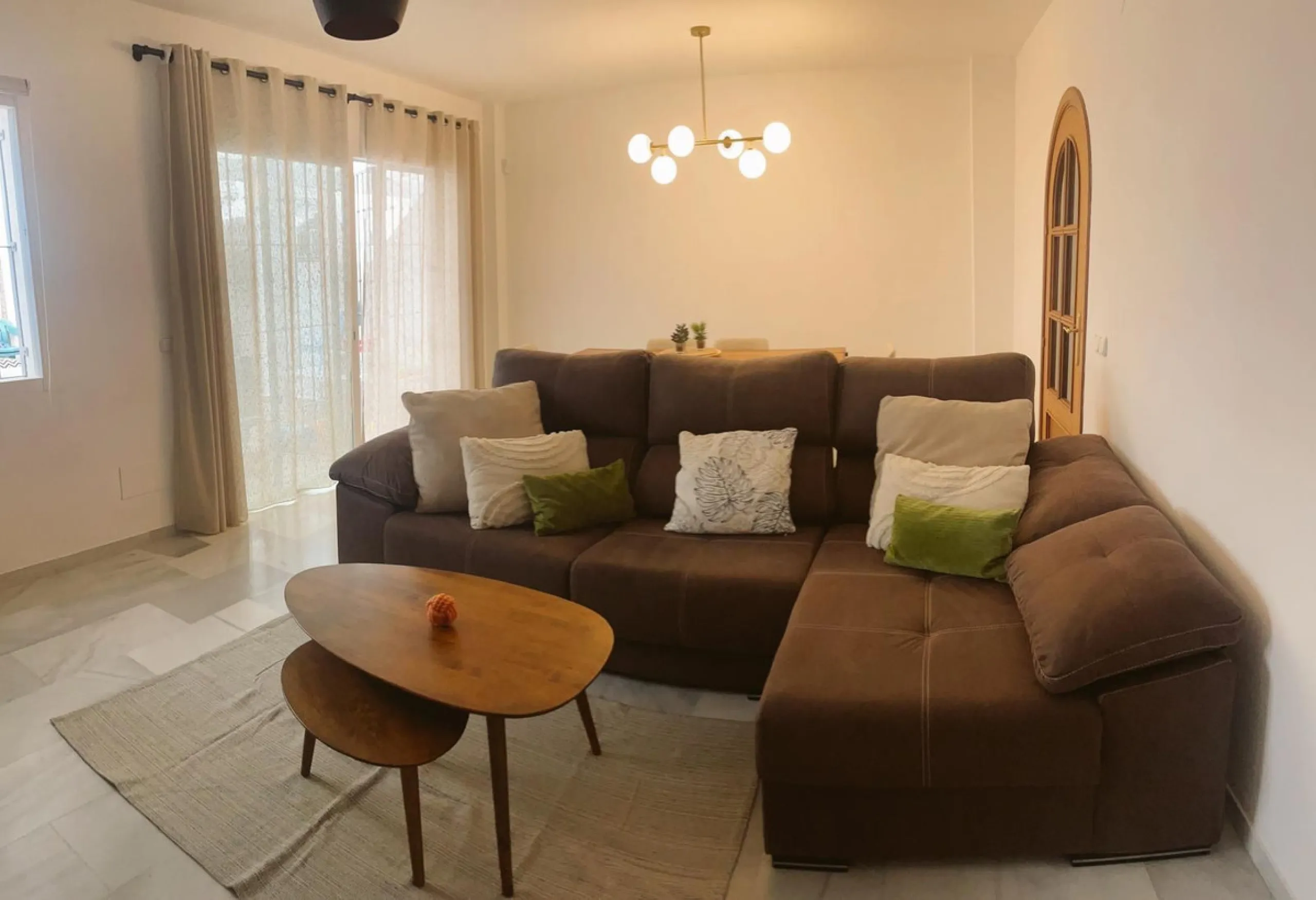 Prime Townhouse in Urb. Atalaya Golf with Rooftop Terrace & Sea Views – Exclusive Costa del Sol Living Surrounded by Golf Courses!