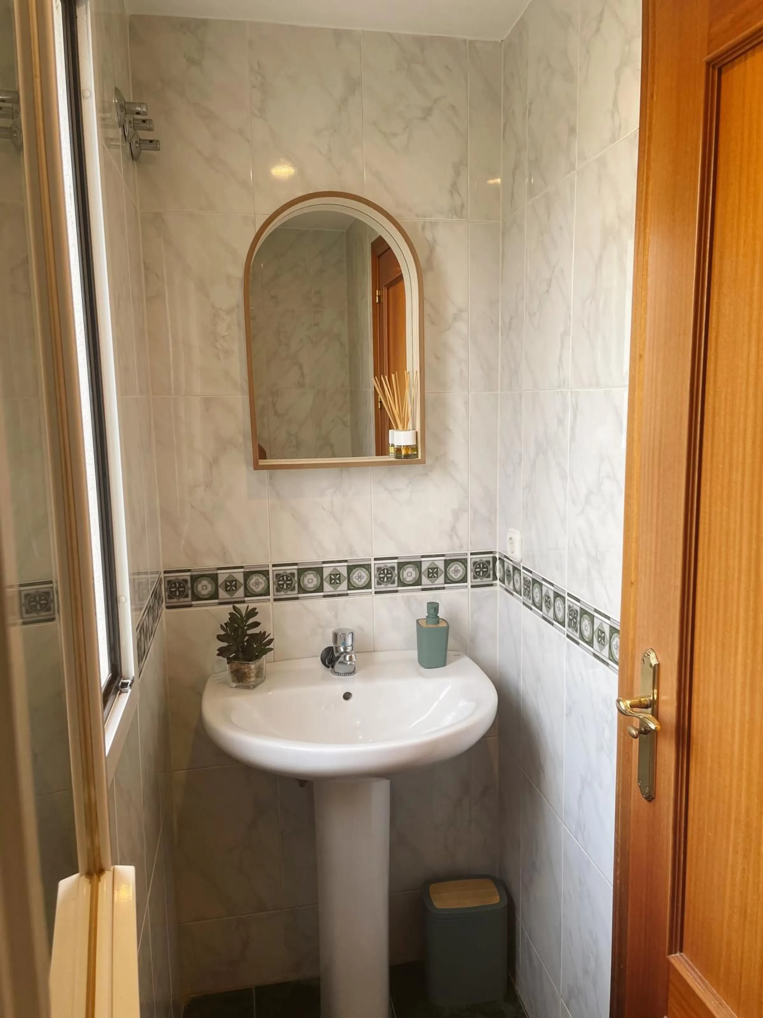 Prime Townhouse in Urb. Atalaya Golf with Rooftop Terrace & Sea Views – Exclusive Costa del Sol Living Surrounded by Golf Courses!