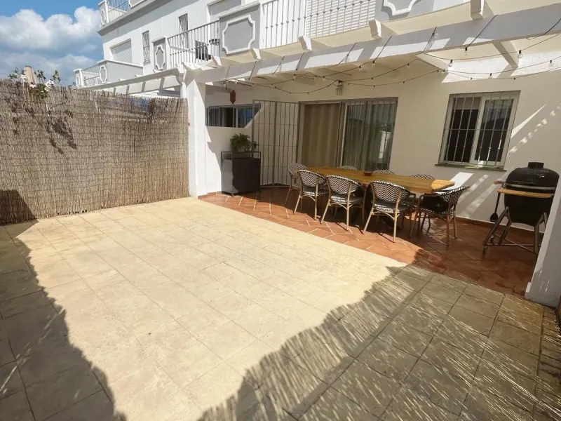 Prime Townhouse in Urb. Atalaya Golf with Rooftop Terrace & Sea Views – Exclusive Costa del Sol Living Surrounded by Golf Courses!