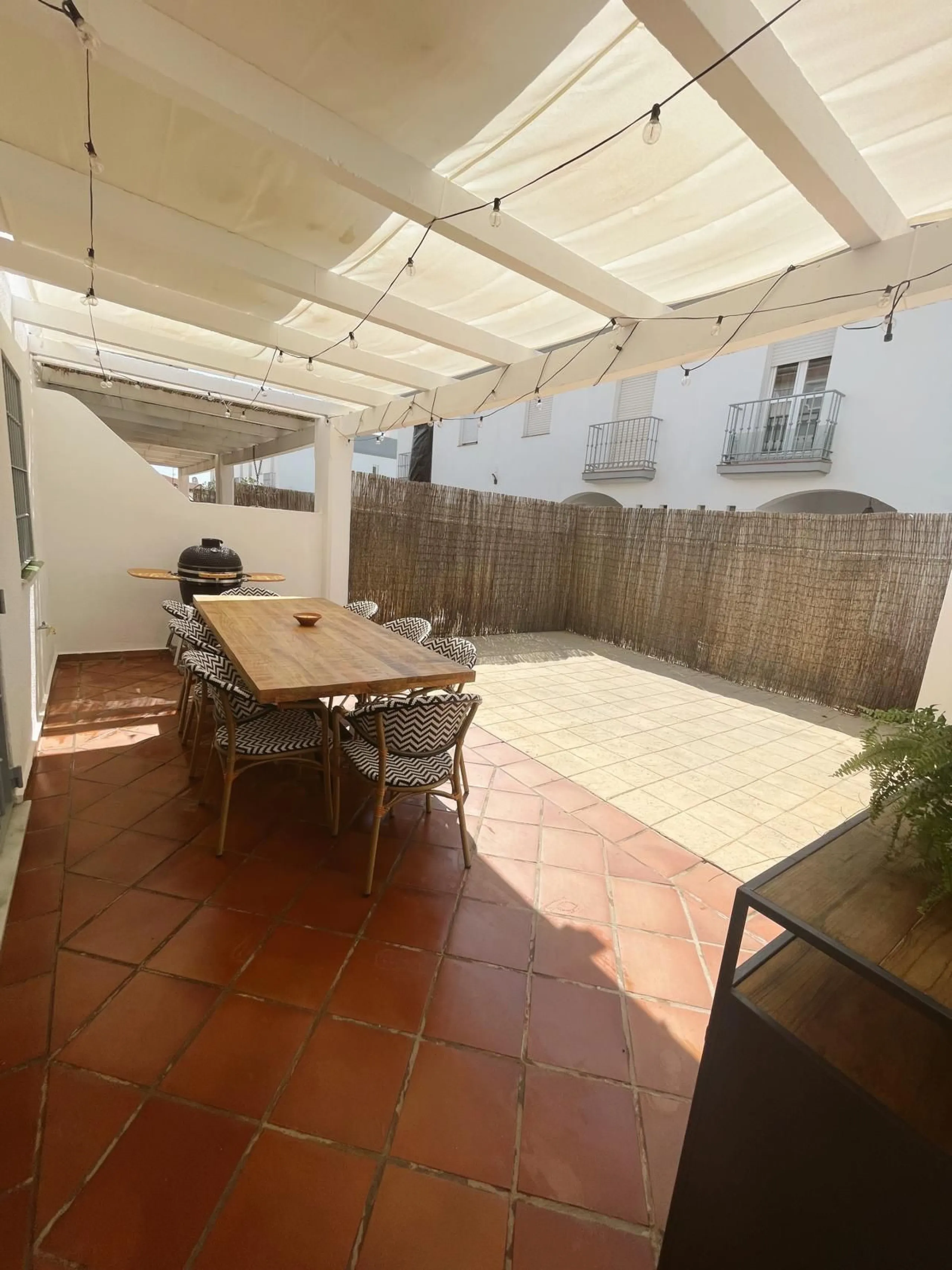 Prime Townhouse in Urb. Atalaya Golf with Rooftop Terrace & Sea Views – Exclusive Costa del Sol Living Surrounded by Golf Courses!
