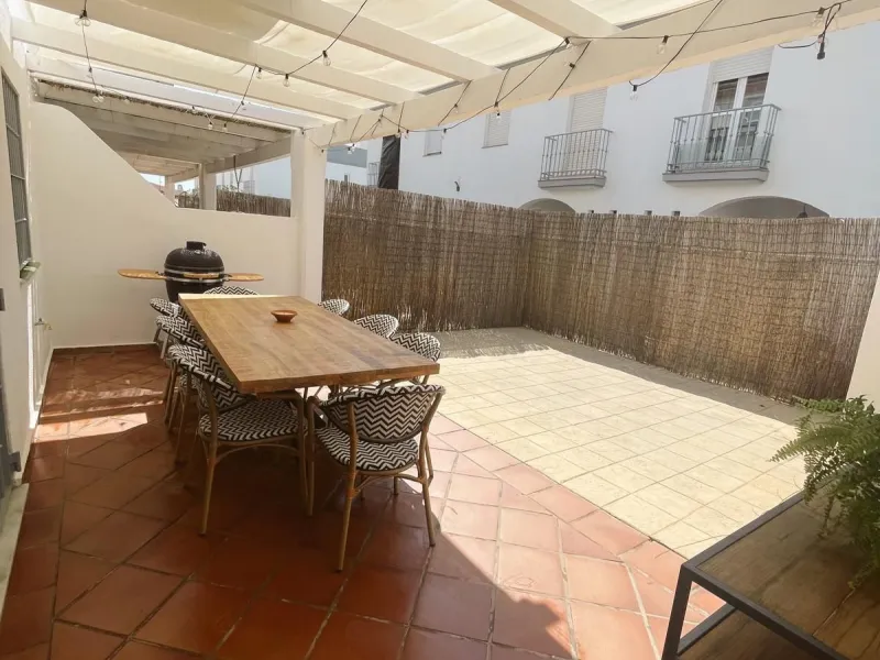 Prime Townhouse in Urb. Atalaya Golf with Rooftop Terrace & Sea Views – Exclusive Costa del Sol Living Surrounded by Golf Courses!