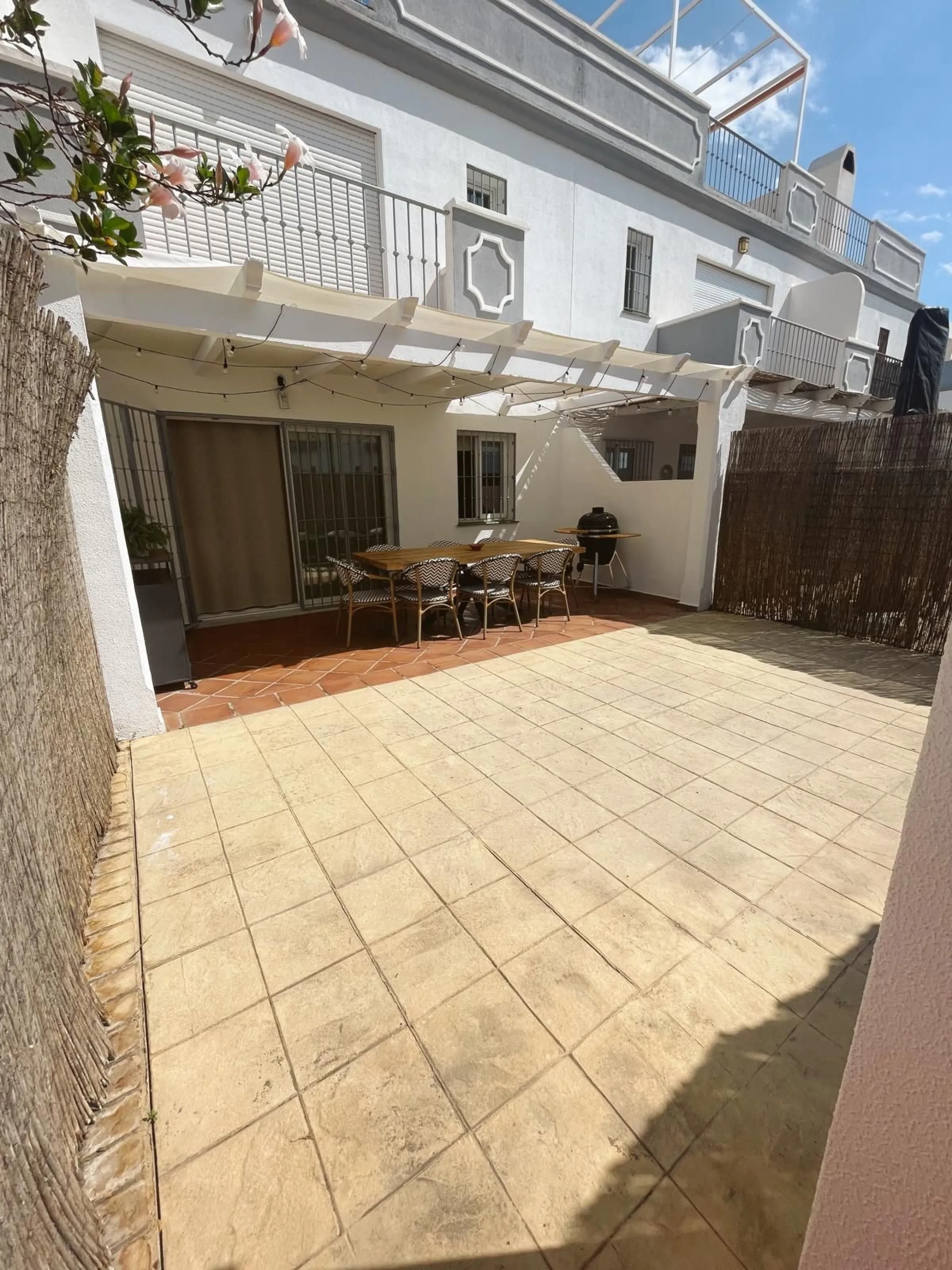Prime Townhouse in Urb. Atalaya Golf with Rooftop Terrace & Sea Views – Exclusive Costa del Sol Living Surrounded by Golf Courses!