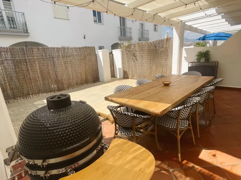 Prime Townhouse in Urb. Atalaya Golf with Rooftop Terrace & Sea Views – Exclusive Costa del Sol Living Surrounded by Golf Courses!