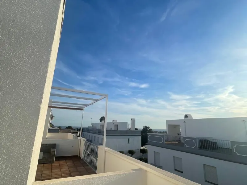 Prime Townhouse in Urb. Atalaya Golf with Rooftop Terrace & Sea Views – Exclusive Costa del Sol Living Surrounded by Golf Courses!