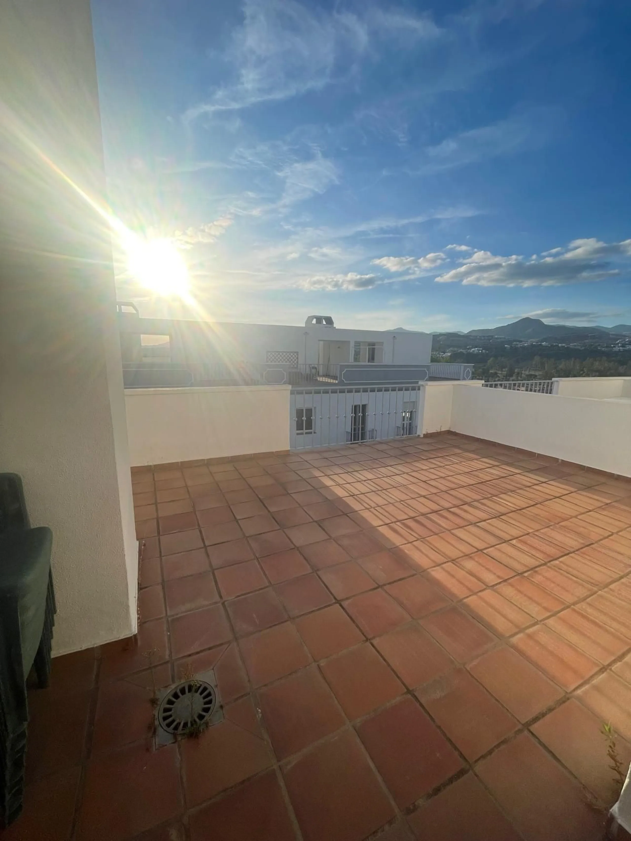 Prime Townhouse in Urb. Atalaya Golf with Rooftop Terrace & Sea Views – Exclusive Costa del Sol Living Surrounded by Golf Courses!