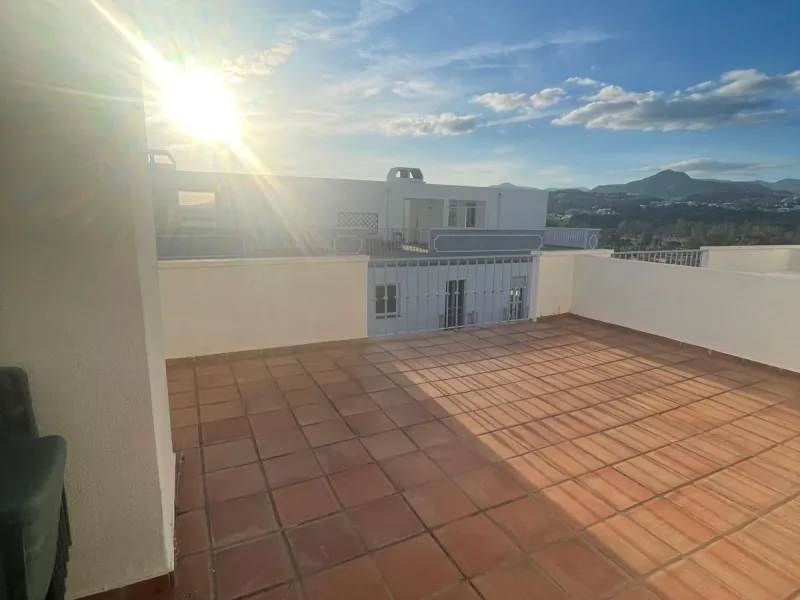 Prime Townhouse in Urb. Atalaya Golf with Rooftop Terrace & Sea Views – Exclusive Costa del Sol Living Surrounded by Golf Courses!