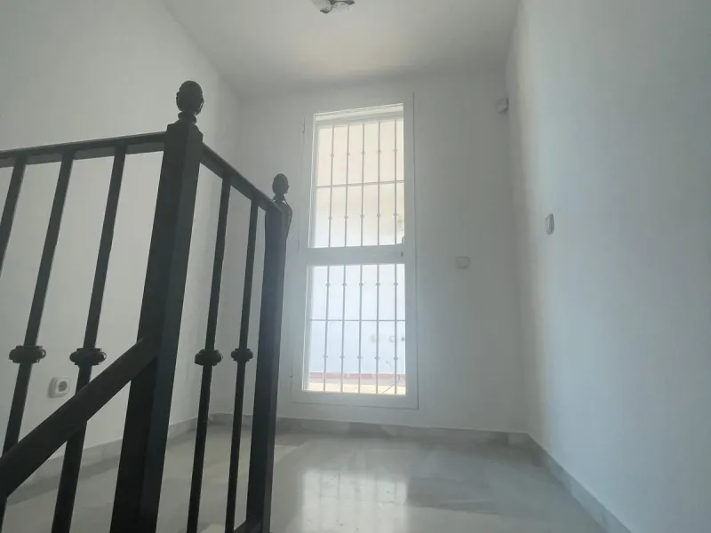 Prime Townhouse in Urb. Atalaya Golf with Rooftop Terrace & Sea Views – Exclusive Costa del Sol Living Surrounded by Golf Courses!