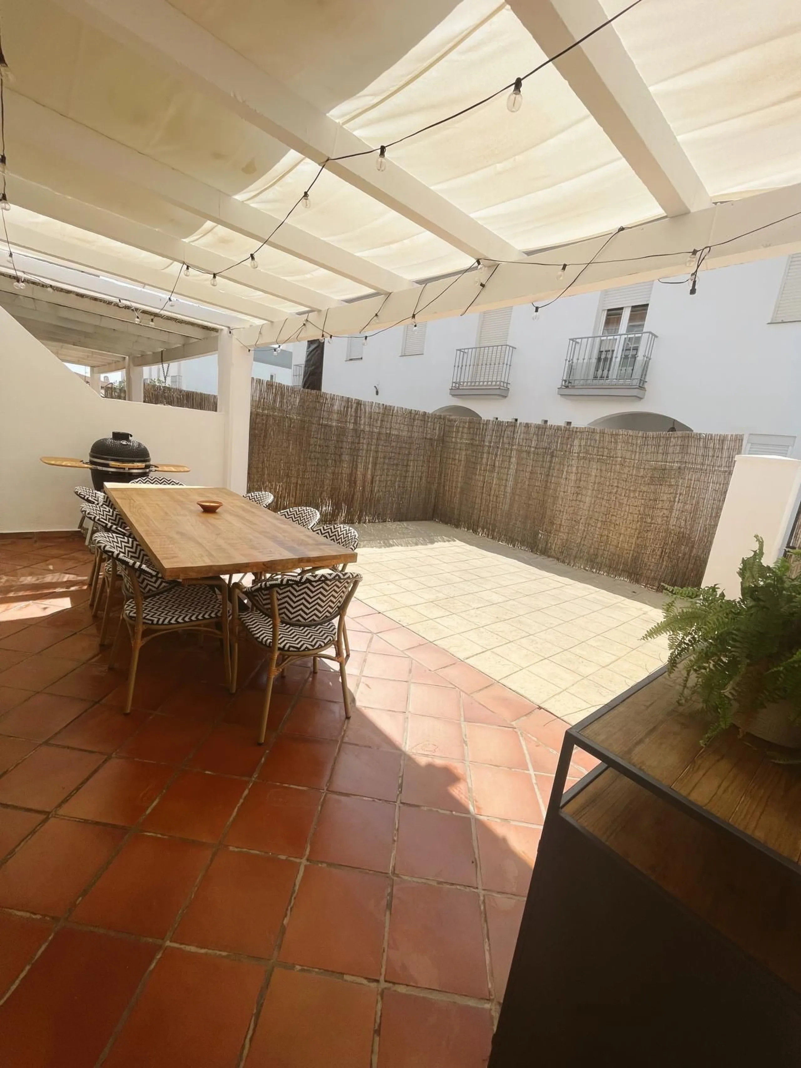 Prime Townhouse in Urb. Atalaya Golf with Rooftop Terrace & Sea Views – Exclusive Costa del Sol Living Surrounded by Golf Courses!