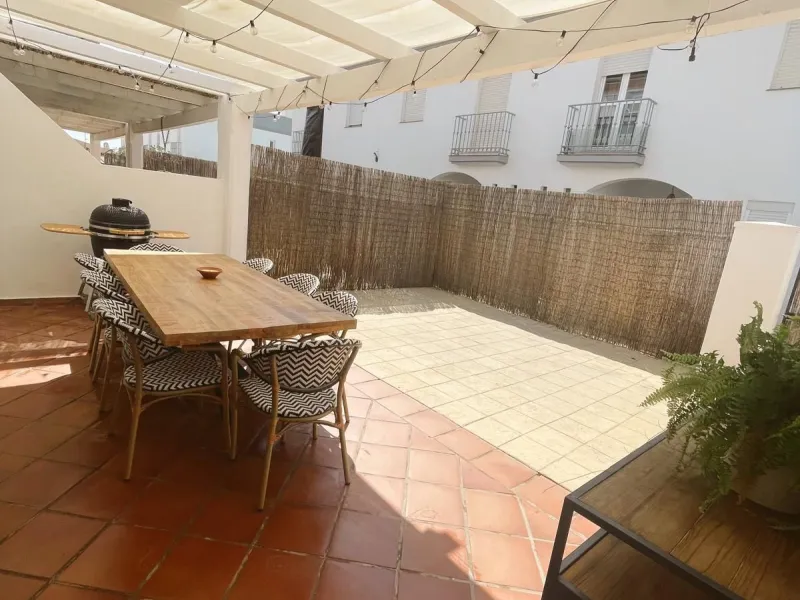 Prime Townhouse in Urb. Atalaya Golf with Rooftop Terrace & Sea Views – Exclusive Costa del Sol Living Surrounded by Golf Courses!