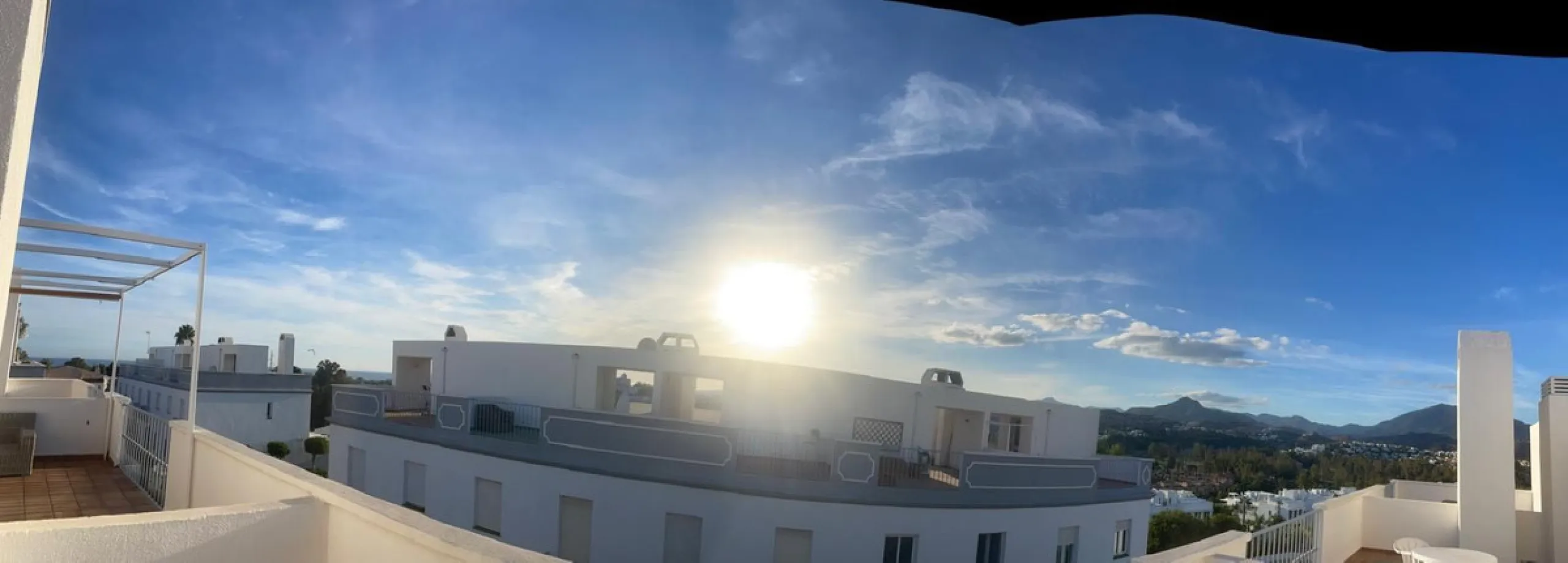 Prime Townhouse in Urb. Atalaya Golf with Rooftop Terrace & Sea Views – Exclusive Costa del Sol Living Surrounded by Golf Courses!