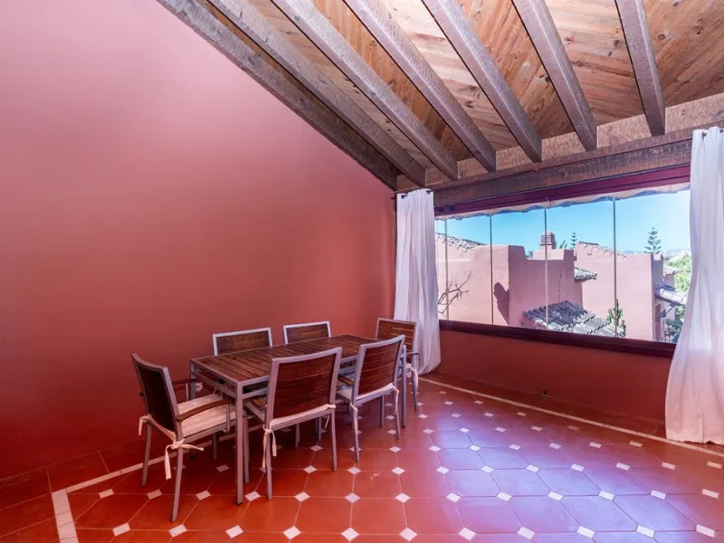 Apartment - Penthouse в продаже в Marbella, Málaga. В доме 3 спален и 2 ванных комнат. Площадь дома 144 м²