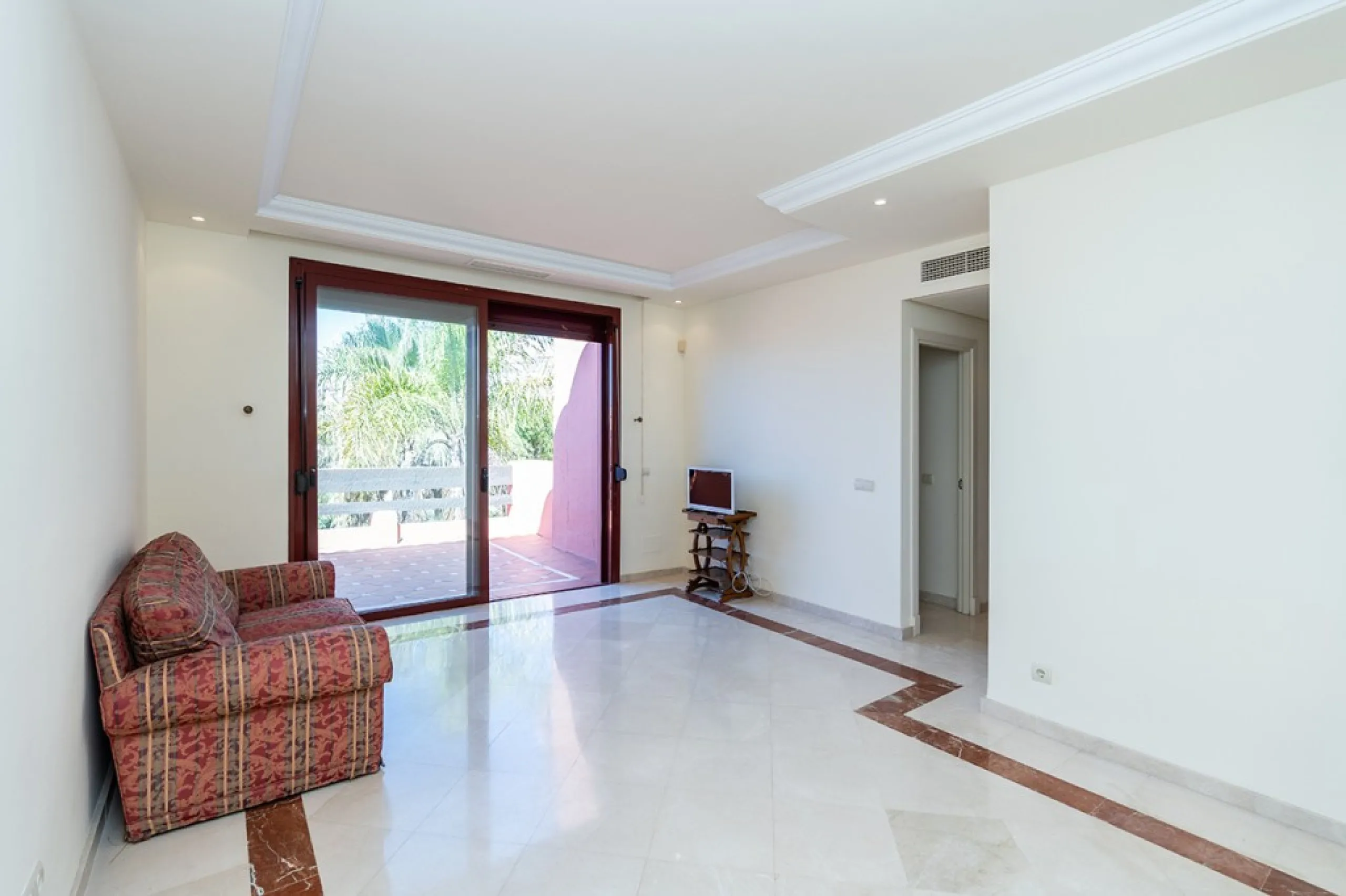 Apartment - Penthouse в продаже в Marbella, Málaga. В доме 3 спален и 2 ванных комнат. Площадь дома 144 м²